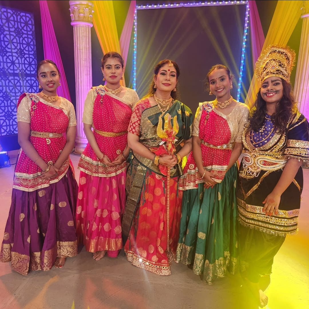 Garba classes at Shubh Sanskar Creative Dance Academy